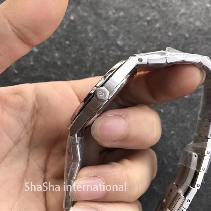 【OM厂】爱彼皇家橡树系列“霜金”女士超薄石英白面一比一精仿手表 (3).jpg