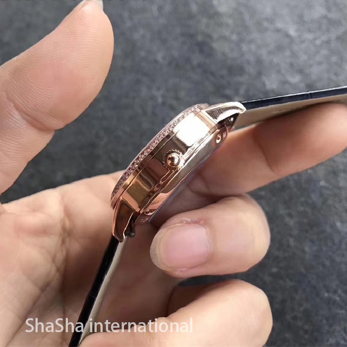 2017日内瓦表展积家约会系列大月相钻圈金壳皮带女士精仿手表 (3).jpg