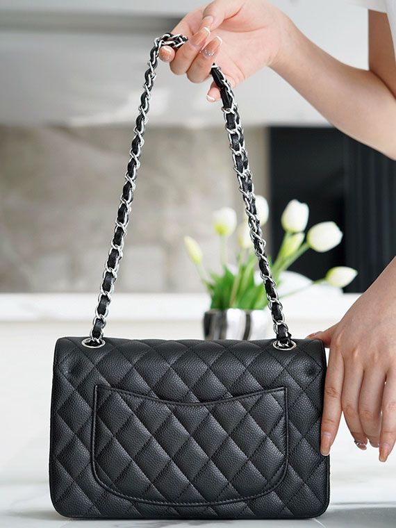 샤넬 클래식 스몰 플랩백 실버 A01113 그레인드 카프스킨