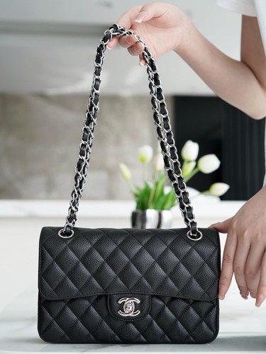 샤넬 클래식 스몰 플랩백 실버 A01113 그레인드 카프스킨