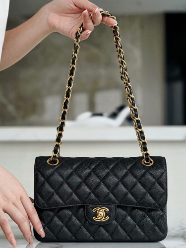 샤넬 클래식 스몰 플랩백 골드 A01113 그레인드 카프스킨