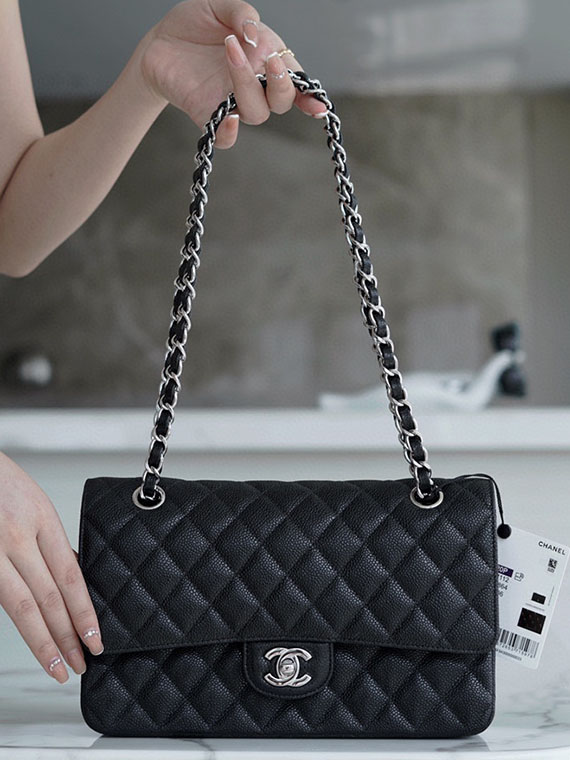 샤넬 클래식 미듐 플랩백 실버 A01112 그레인드 카프스킨