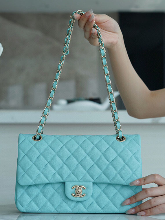 샤넬 클래식 미듐 플랩백 Tiffany 블루