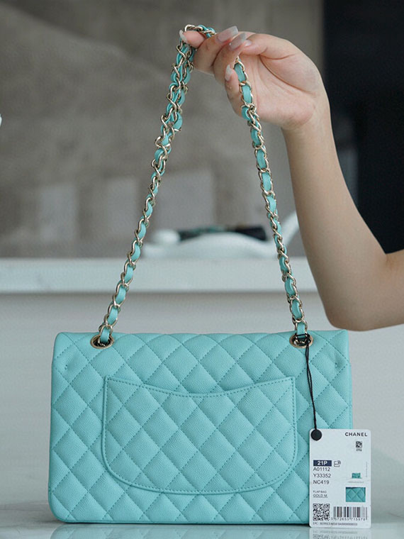 샤넬 클래식 미듐 플랩백 Tiffany 블루