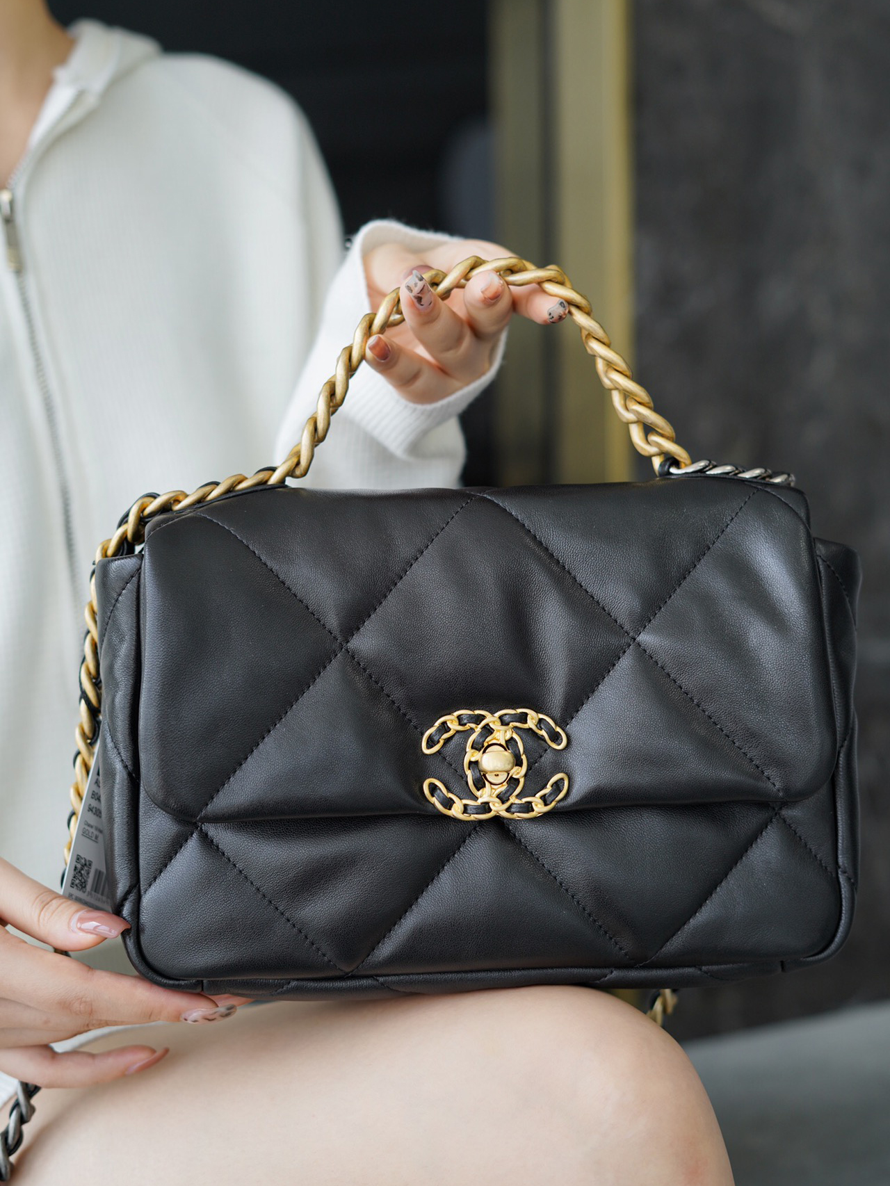 CHANEL-19 맥시 핸드백 (26CM)-1