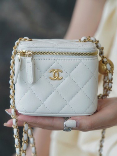 CHANEL-코스메틱케이스 베니티 골드볼 미니백-4