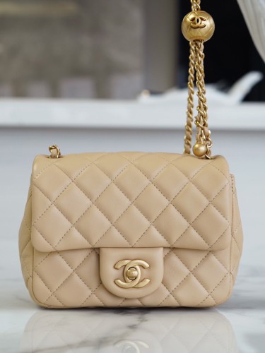 CHANEL-쁘띠삭 골드볼 플랙백 램스킨 금장-15