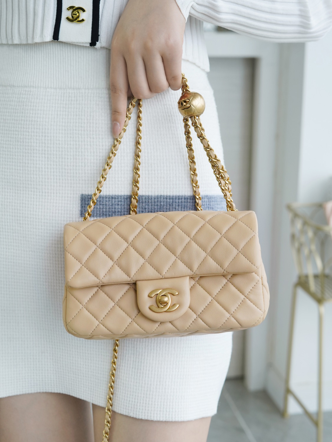 CHANEL-클래식 뉴미니 골드볼 플랩백-16
