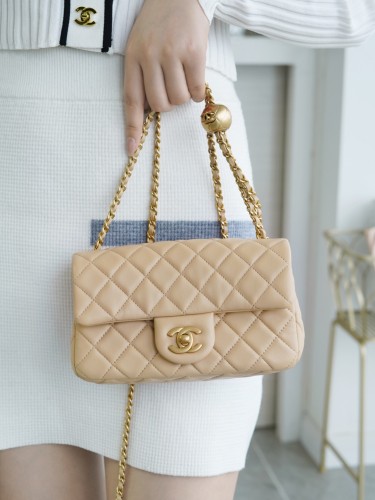 CHANEL-클래식 뉴미니 골드볼 플랩백-16