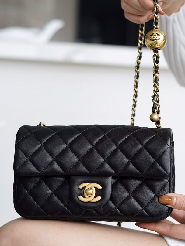 CHANEL-클래식 뉴미니 골드볼 플랩백-18