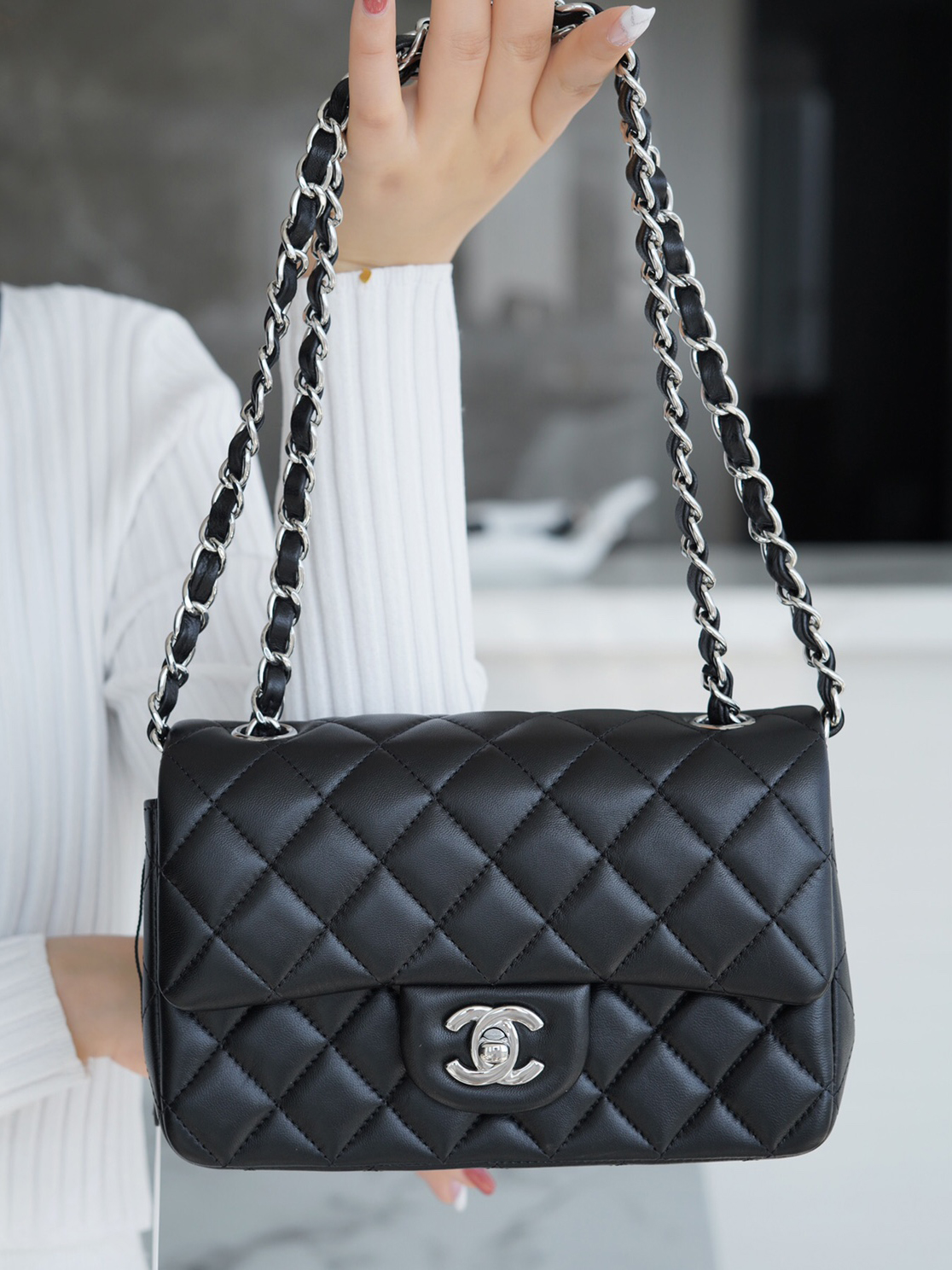 CHANEL-클래식 플랩 백 (20CM)-76
