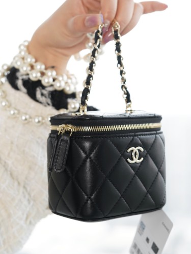 CHANEL-코스메틱케이스 베니티 골드볼 미니백-82