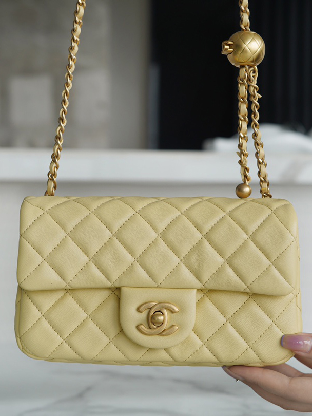 CHANEL-클래식 뉴미니 골드볼 플랩백-84