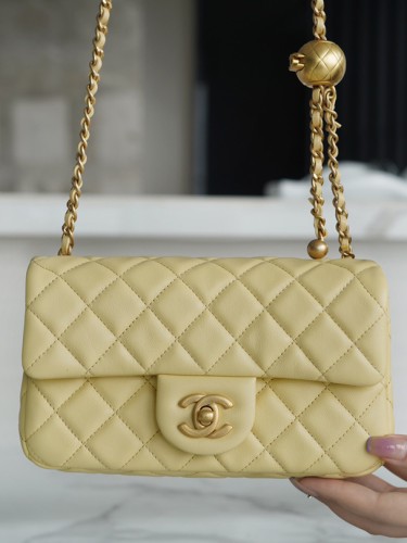 CHANEL-클래식 뉴미니 골드볼 플랩백-84