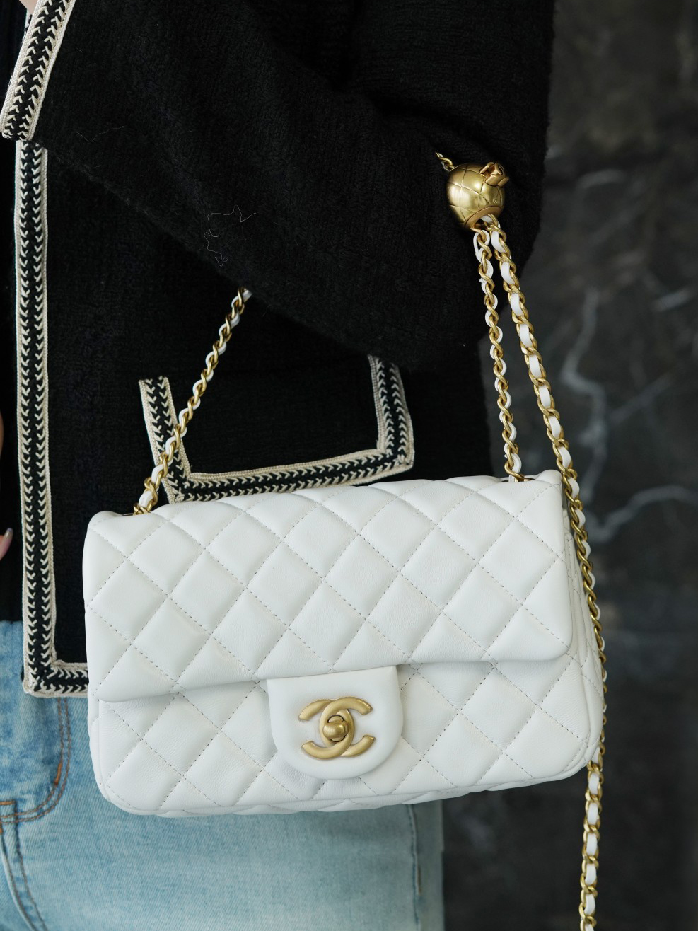 CHANEL-클래식 뉴미니 골드볼 플랩백-85