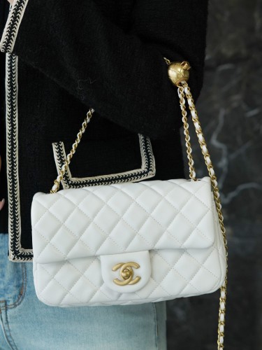 CHANEL-클래식 뉴미니 골드볼 플랩백-85
