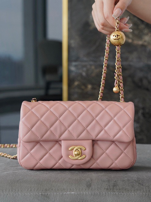 CHANEL-클래식 뉴미니 골드볼 플랩백-87