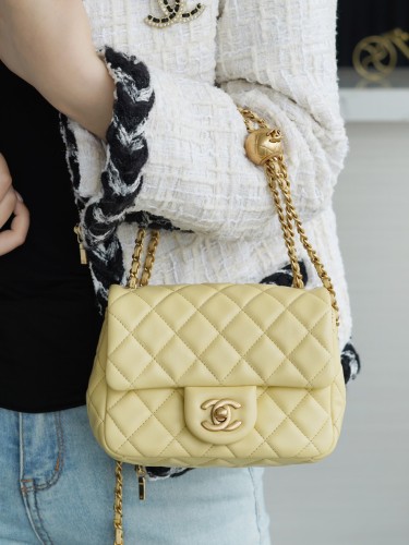 CHANEL-쁘띠삭 골드볼 플랙백 램스킨 금장-88