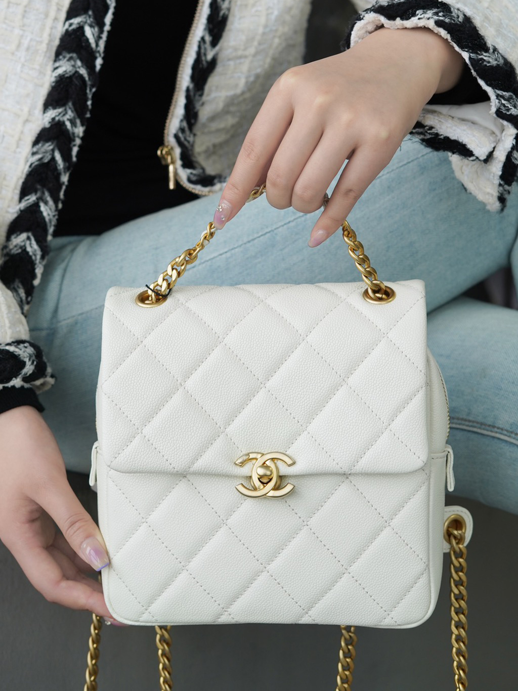 CHANEL-그레인드 카프스킨 골드 메탈 백팩-89