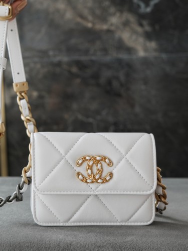 CHANEL-19백 벨트 미니크로스백-94