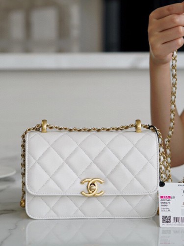 CHANEL-골드볼 체인플랩 크로스백-101