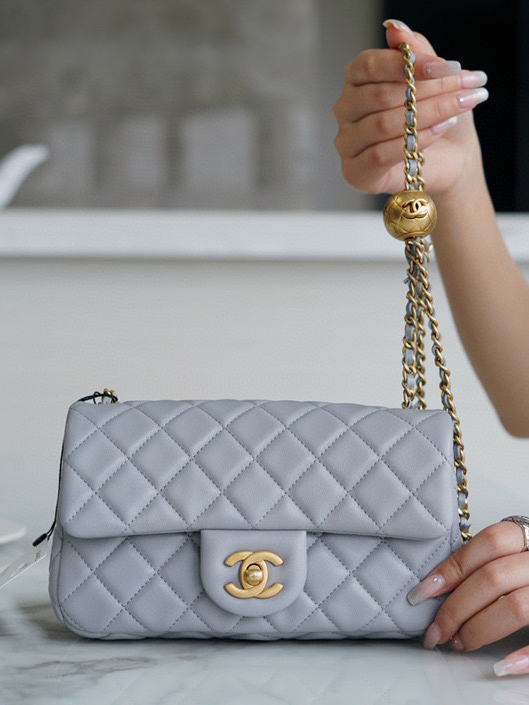 CHANEL-클래식 뉴미니 골드볼 플랩백-125