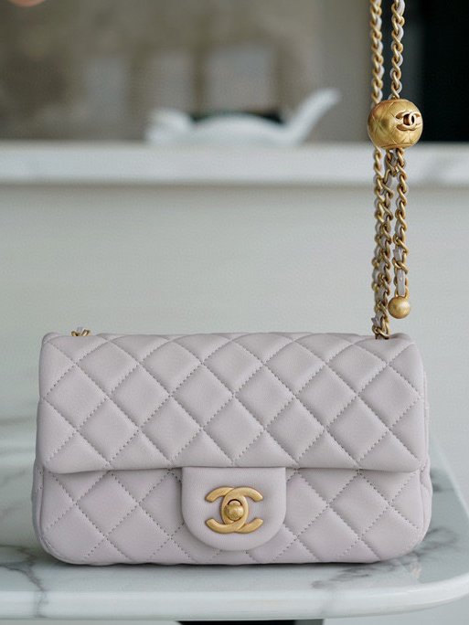 CHANEL-클래식 뉴미니 골드볼 플랩백-137