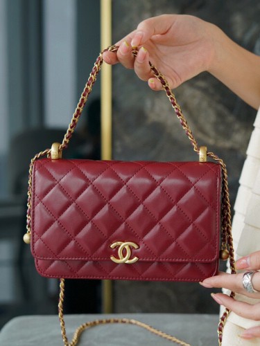 CHANEL-카프스킨 퀼팅 크로스백-157