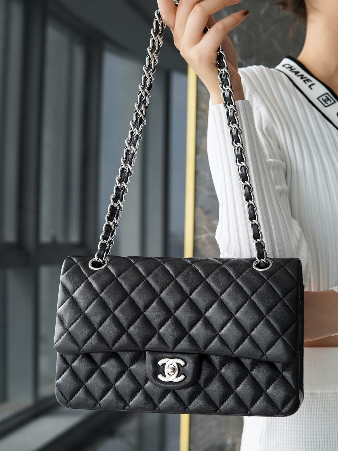 CHANEL-클래식 플랩 백 (25CM)-205