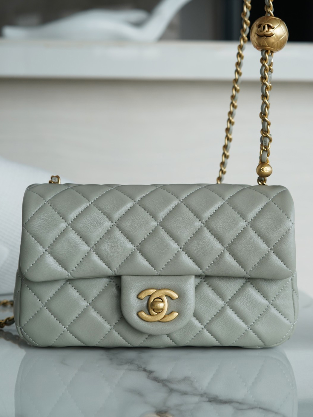 CHANEL-클래식 뉴미니 골드볼 플랩백-233