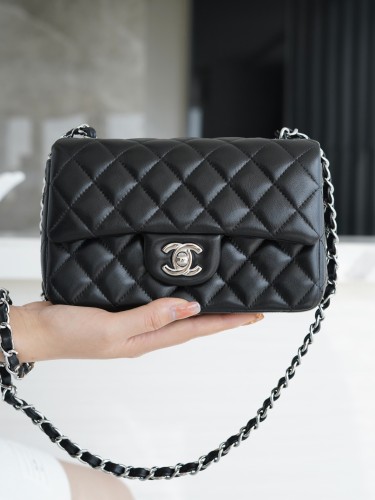CHANEL-클래식 플랩 백 (20CM)-235