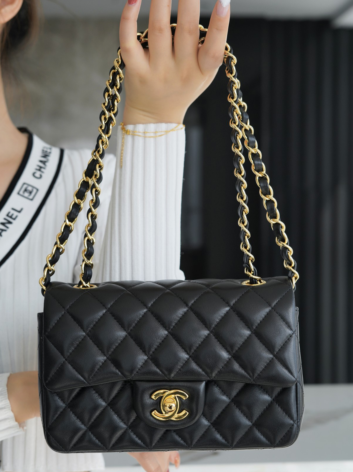 CHANEL-클래식 플랩 백 (20CM)-237