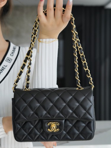 CHANEL-클래식 플랩 백 (20CM)-237