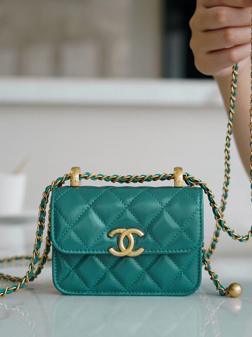 CHANEL-골드볼 체인플랩 미니 크로스백-256