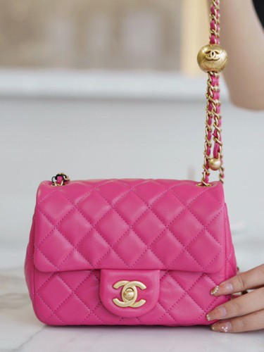 CHANEL-쁘띠삭 골드볼 플랙백 램스킨 금장-260