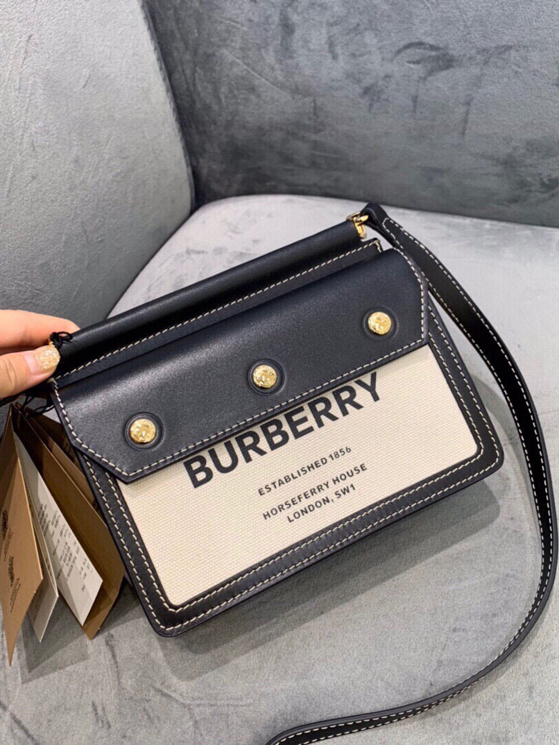 BURBERRY-버버리 호스페리 트린트 타이틀 백-01