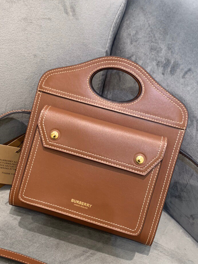 BURBERRY-버버리 톱스티치 레더 포켓 백-73