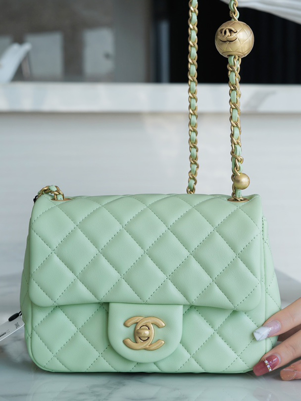 CHANEL-쁘띠삭 골드볼 플랙백 램스킨 금장-278