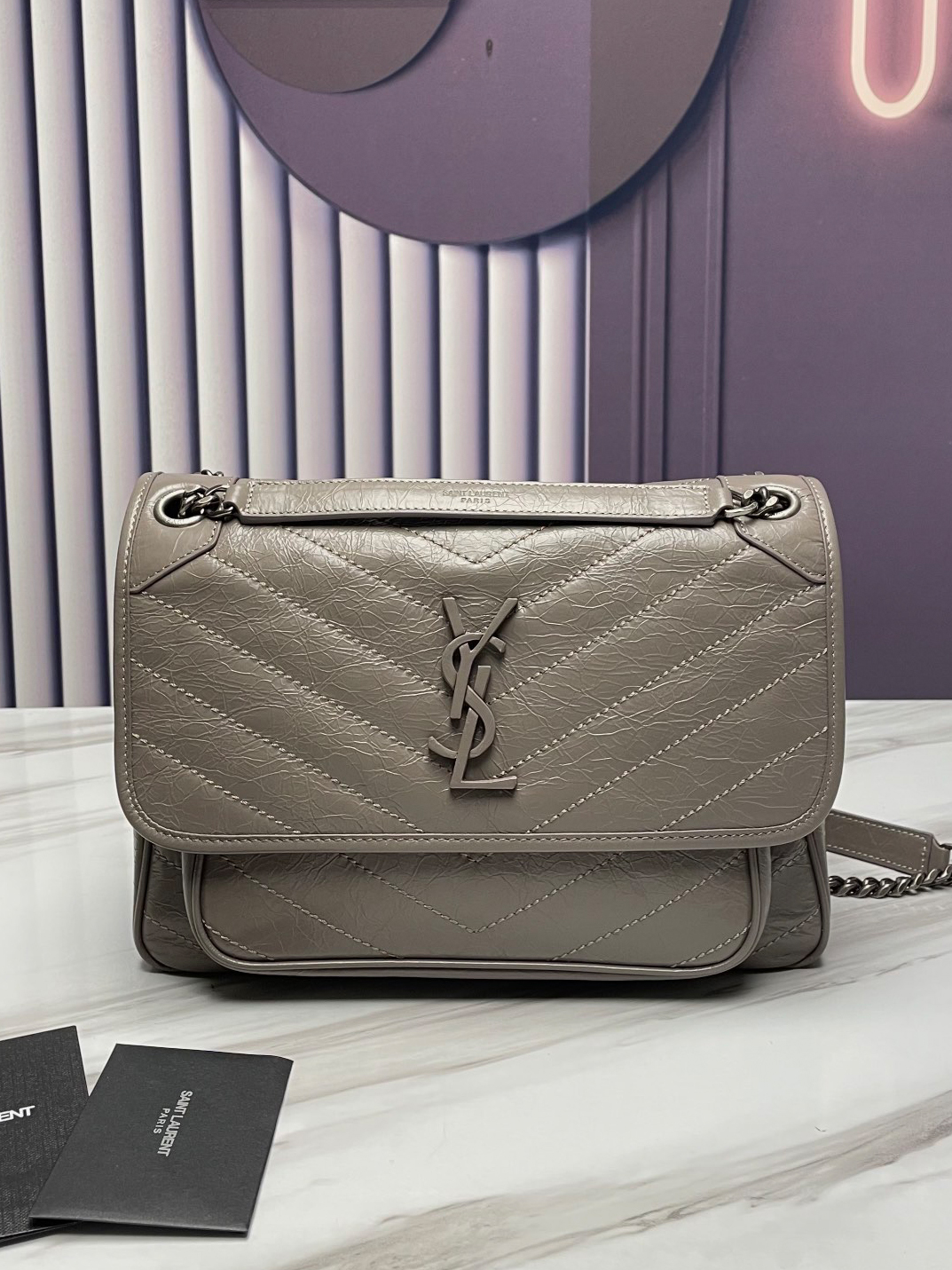 YSL-니키 미디엄 숄더백-15