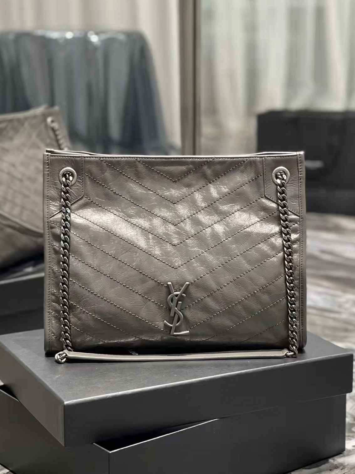 YSL-니키 체인 쇼퍼백-19