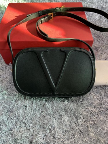 VALENTINO-가라바니 락스터드 백-5