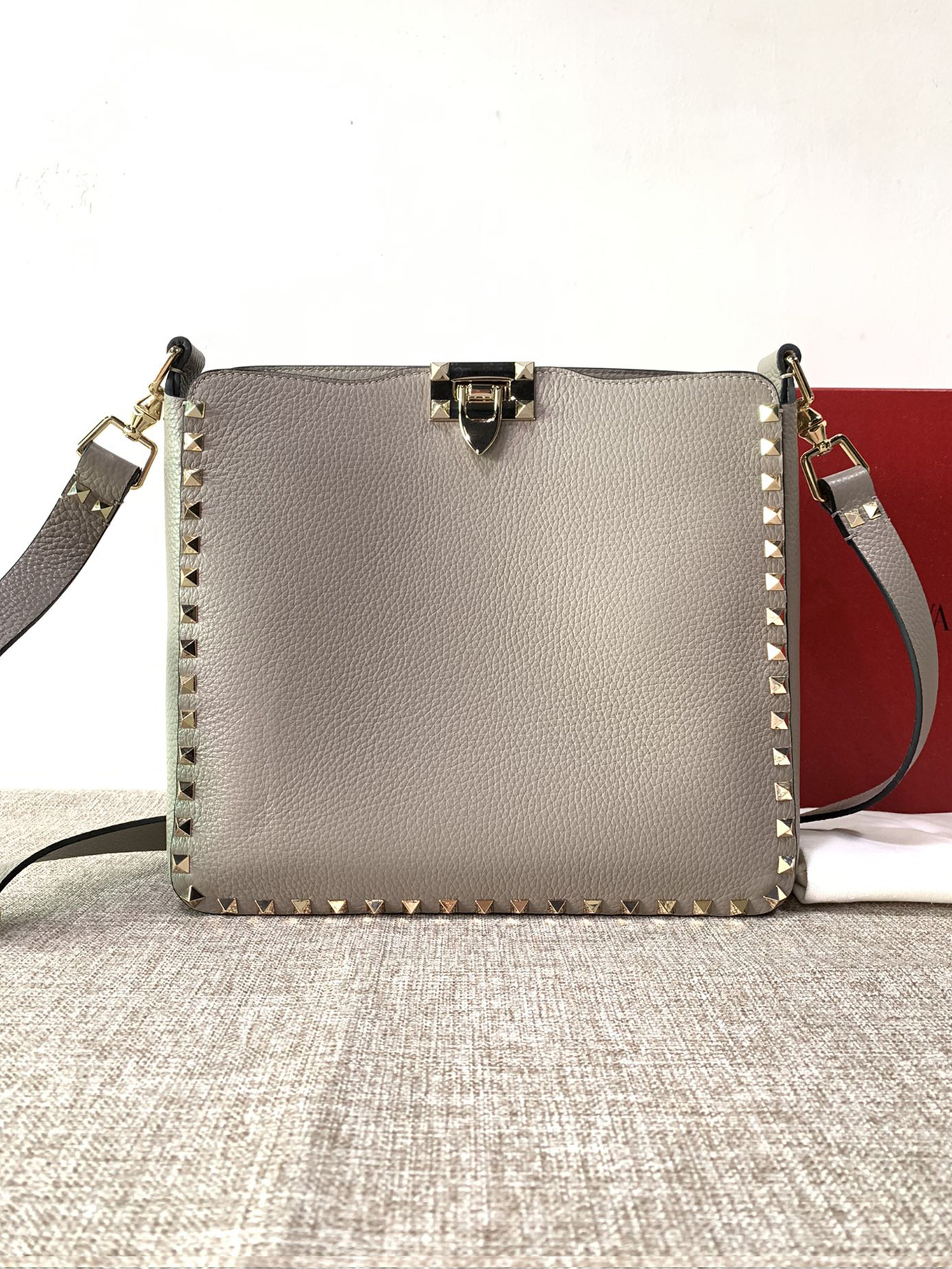 VALENTINO-VALENTINO-가라바니 락스터드 백-15