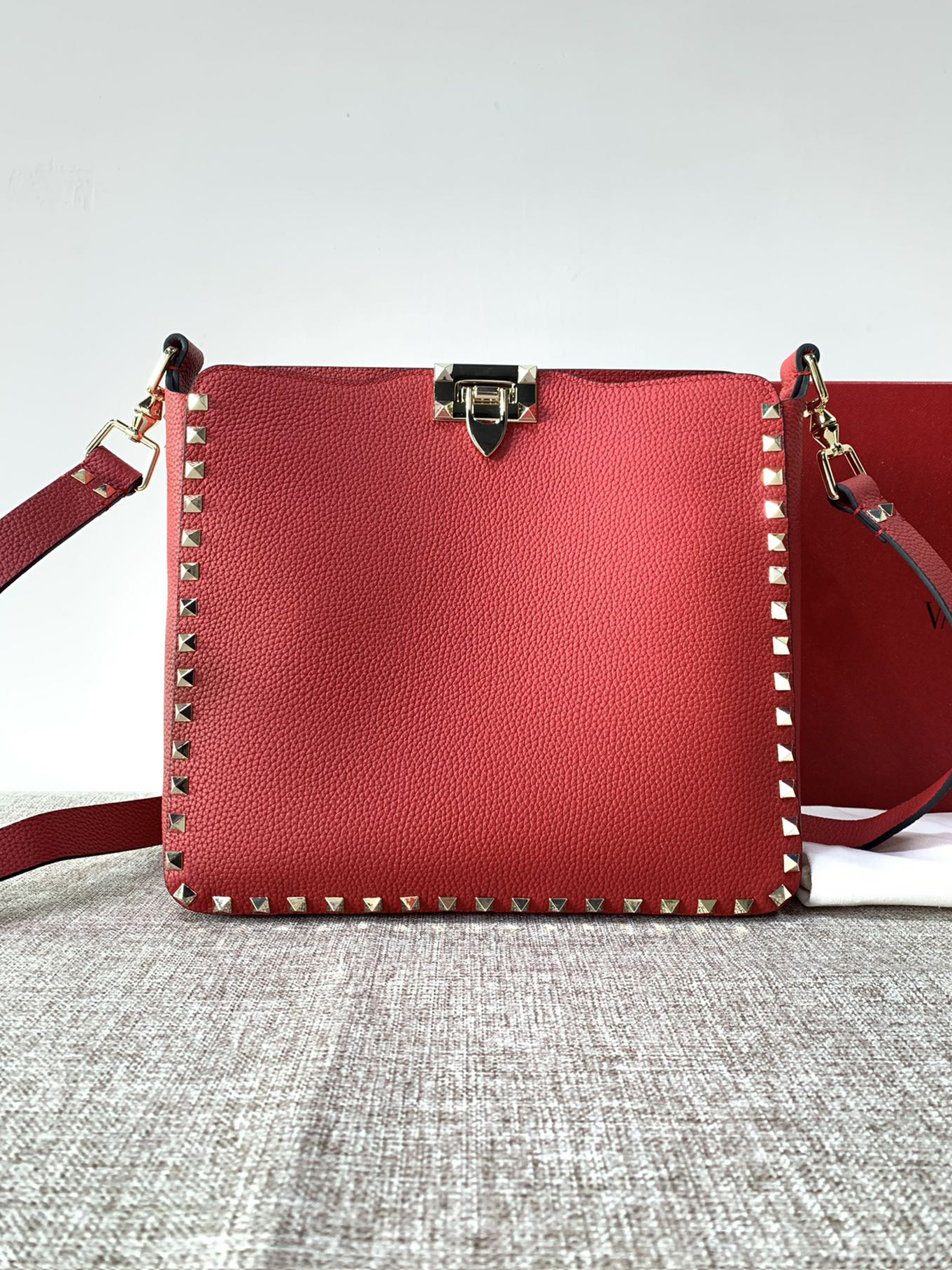 VALENTINO-가라바니 락스터드 백-17