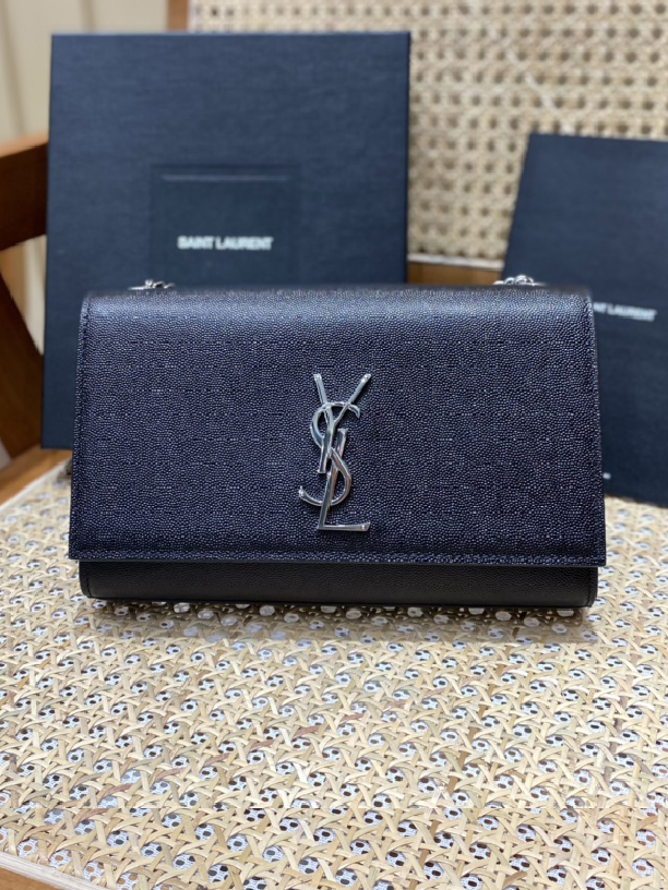 YSL-클래식 모노그램 캐비어 사첼백-116