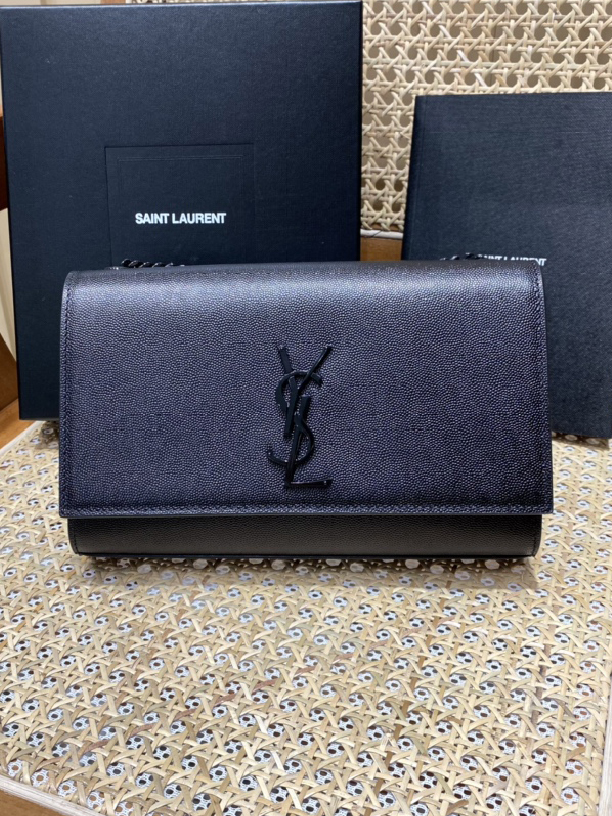 YSL-클래식 모노그램 캐비어 사첼백-117