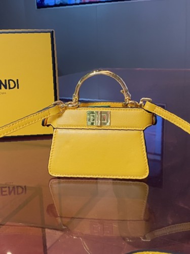 FENDI-피카부-67