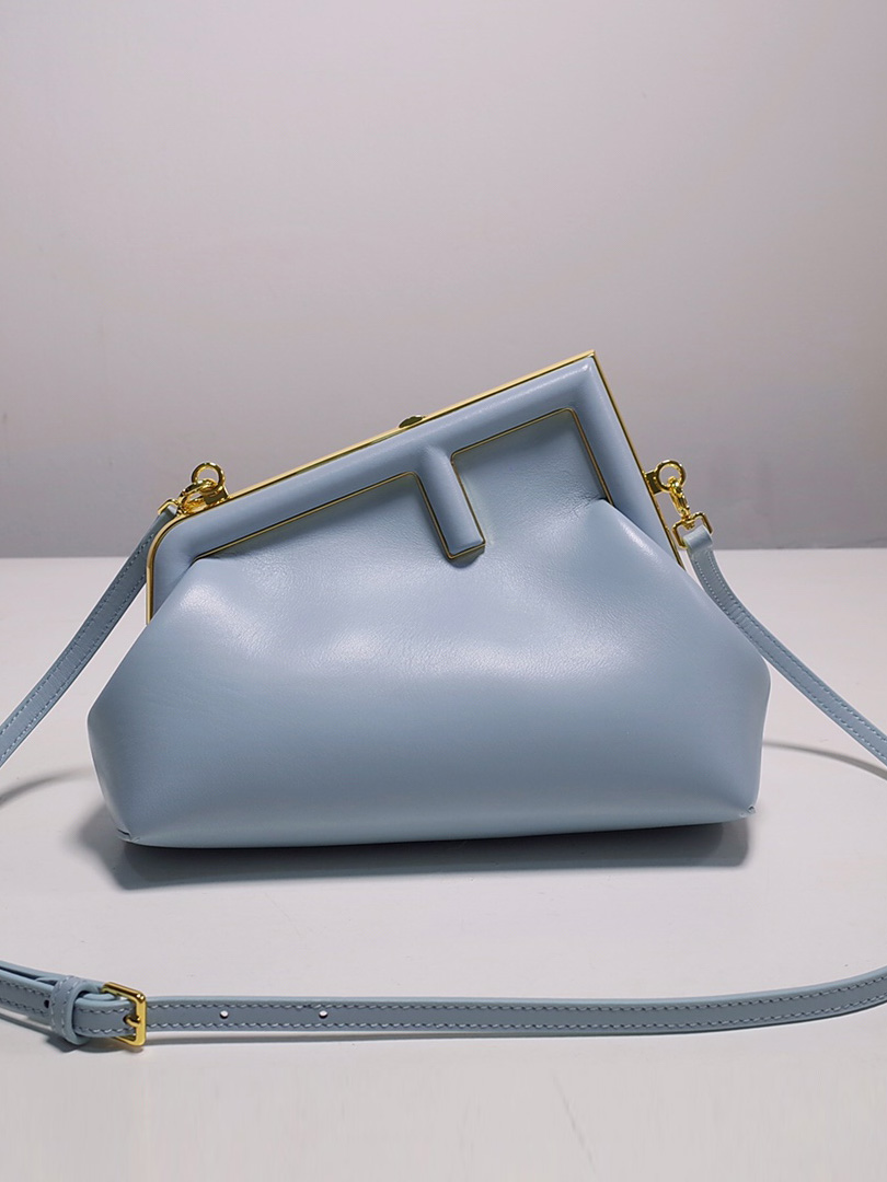 FENDI-퍼스트 스몰-105