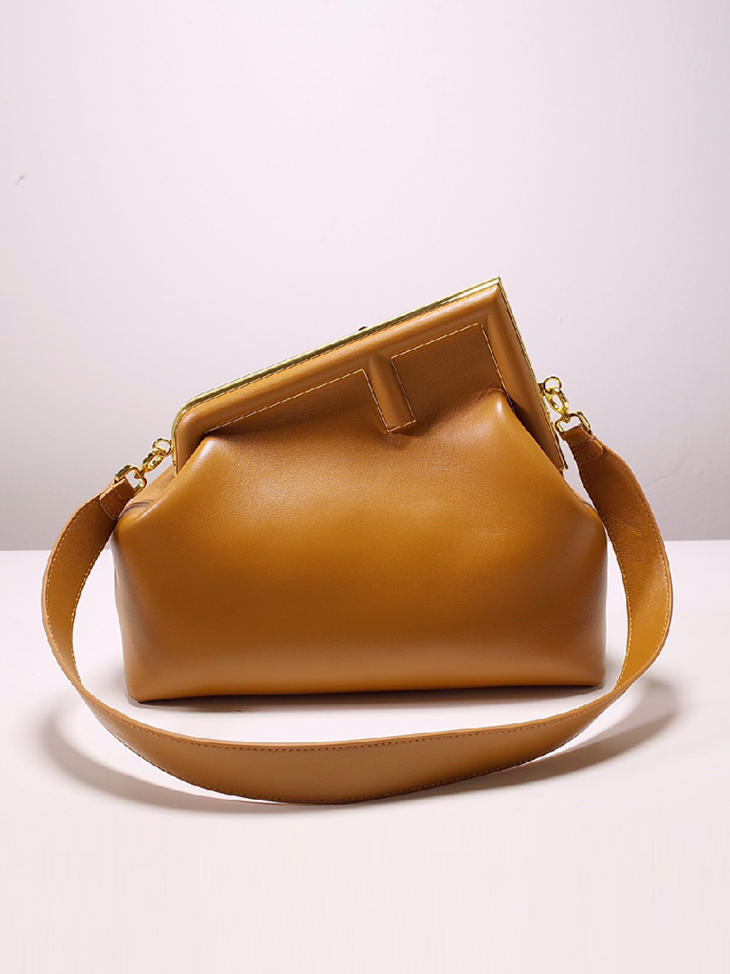 FENDI-퍼스트 미디엄-108