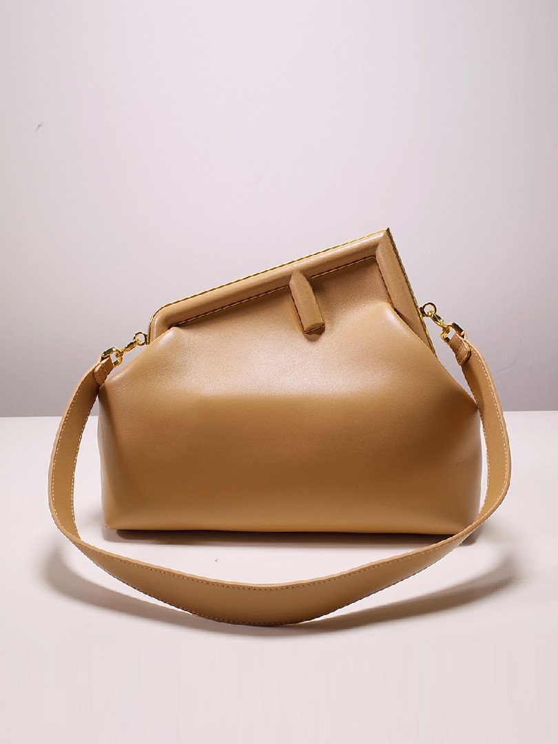 FENDI-퍼스트 미디엄-110