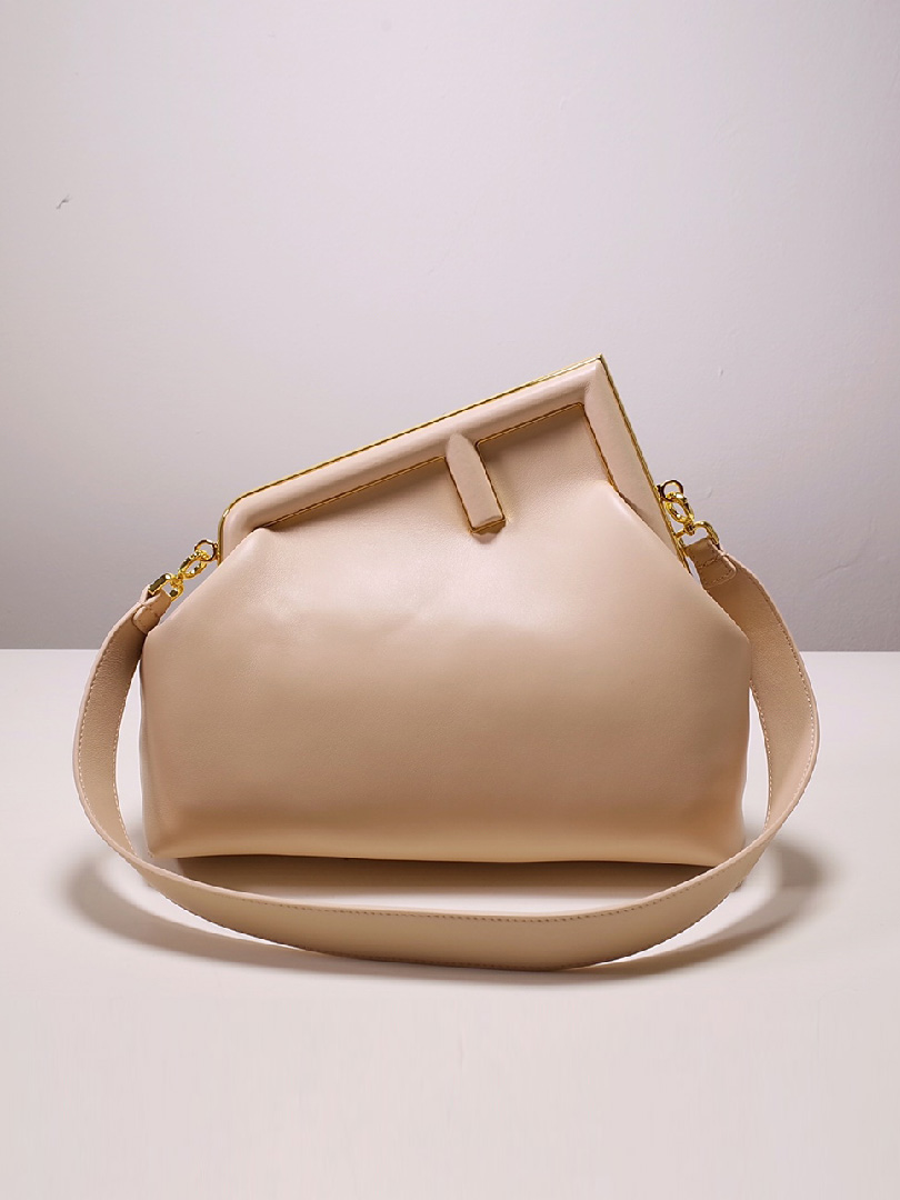 FENDI-퍼스트 미디엄-111
